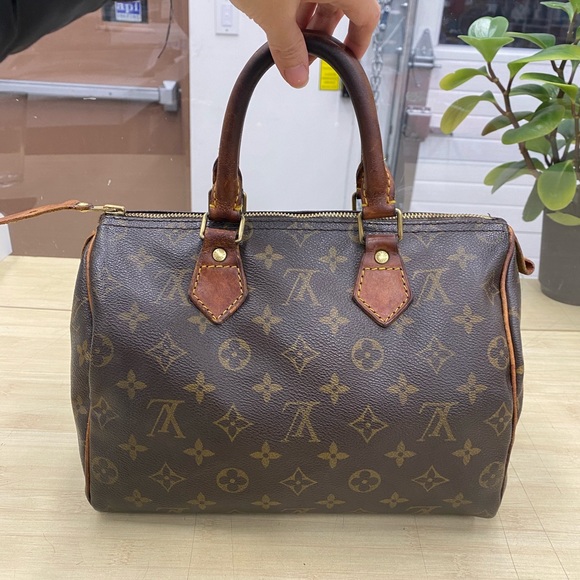 ✨SOLD✨AUTHENTIC LV SPEEDY 25 MONOGRAM✨ - Picture 4 of 13